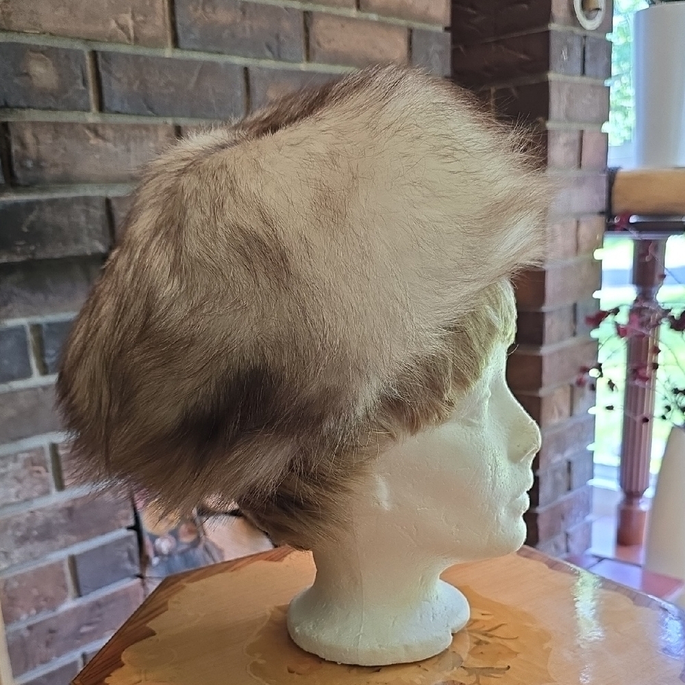Vintage 1968 White Fox Fur Winter Hat, 21" Around Inside